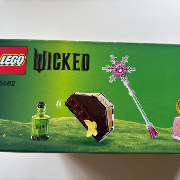 NEW Lego Wicket Elphaba & Glinda Figurines Set - 558 Pieces - Picture 10 of 10